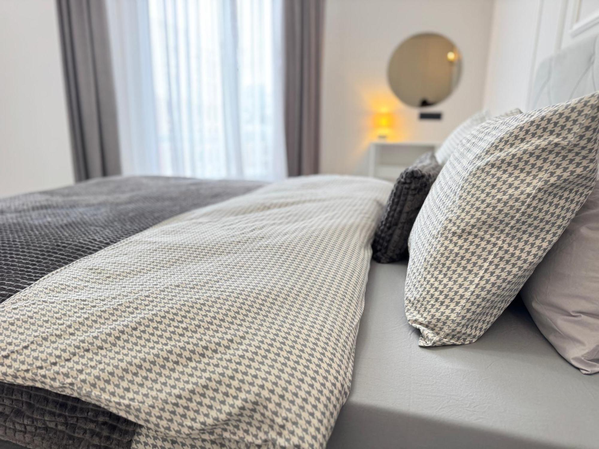 Two Bedroom Apartment In The Center, With Parking, Address Avram Iancu 32 تشيسيناو المظهر الخارجي الصورة