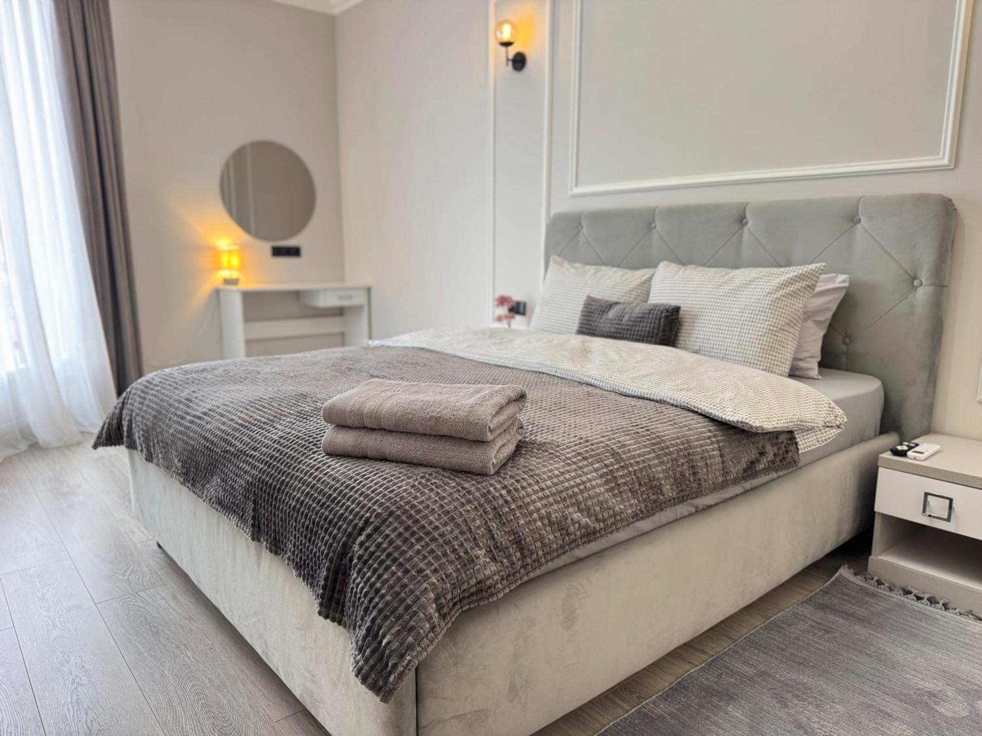 Two Bedroom Apartment In The Center, With Parking, Address Avram Iancu 32 تشيسيناو المظهر الخارجي الصورة